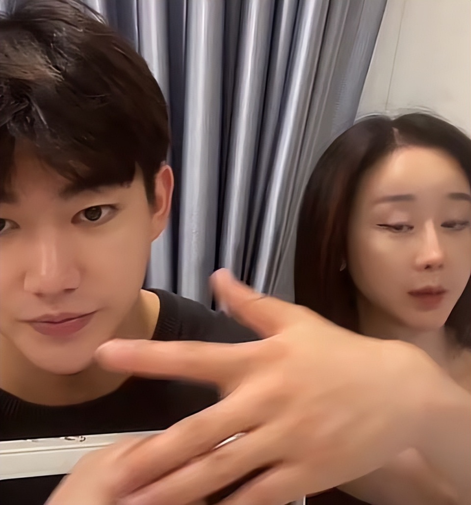 咸素媛称自己女儿有妹妹了网友表示只关心她和陈华到底离婚没