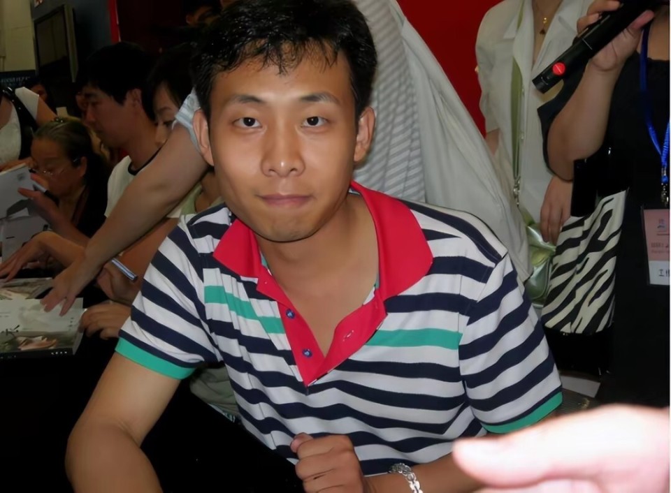 原来他们是夫妻，怪不得张译能一直演男一号，老婆身份真不简单_腾讯新闻