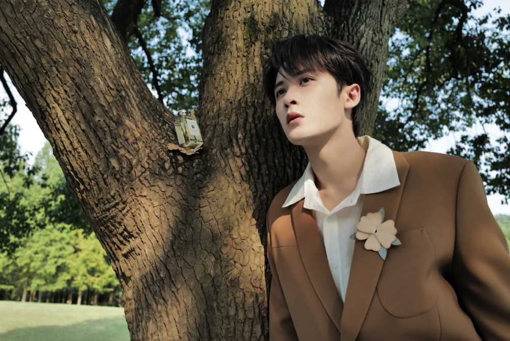 檀健次《滤镜》阵容确定,女主花落李兰迪,配角团颜值太抢镜!_腾讯新闻