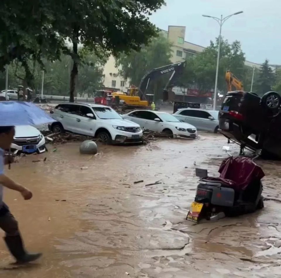 部署两省强降雨区山洪灾害及中小河流洪水防御等工作