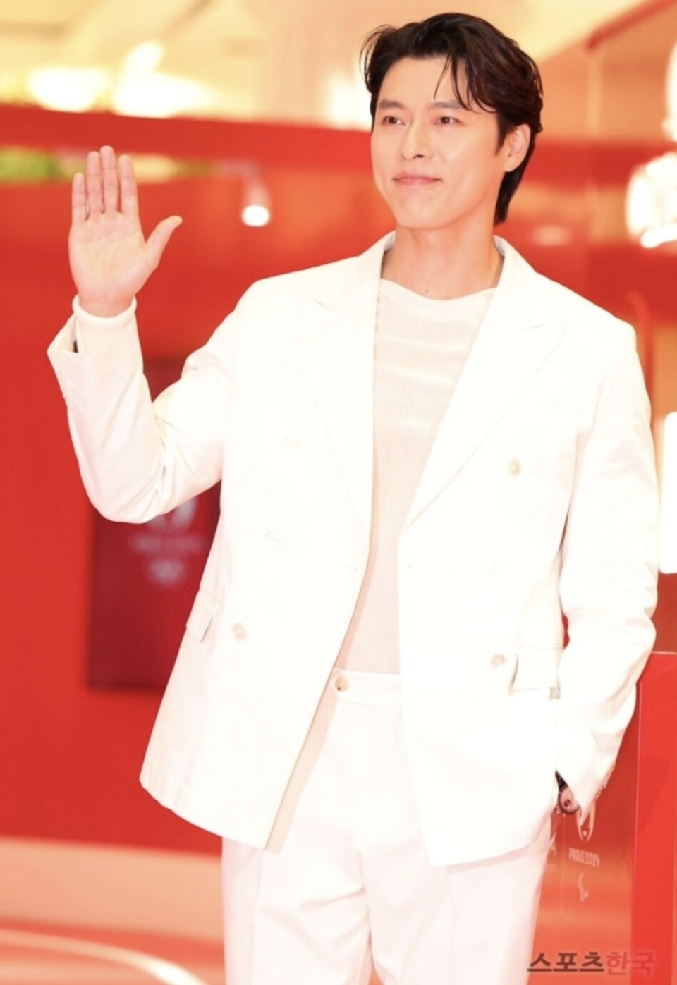 颜值与气质并存,玄彬全白造型亮相,尽显独特魅力