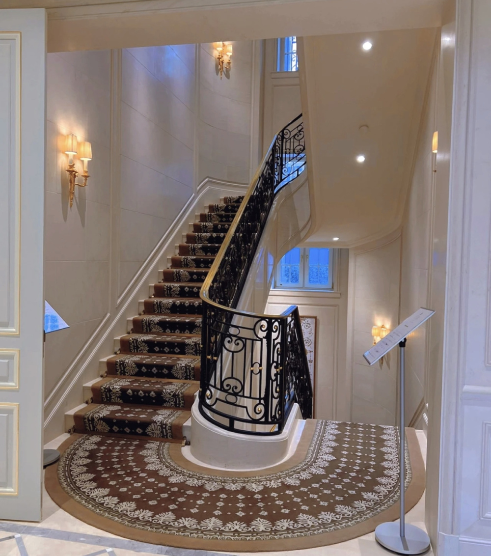 网曝窦骁何超莲北京8亿豪宅,超大庄园内景奢华,靠近故宫太优越_腾讯