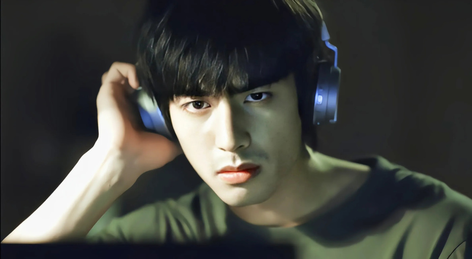 宋威龙文淇《仿生人间》上线2天爆了,她老是演妈被央视点名调侃_腾讯