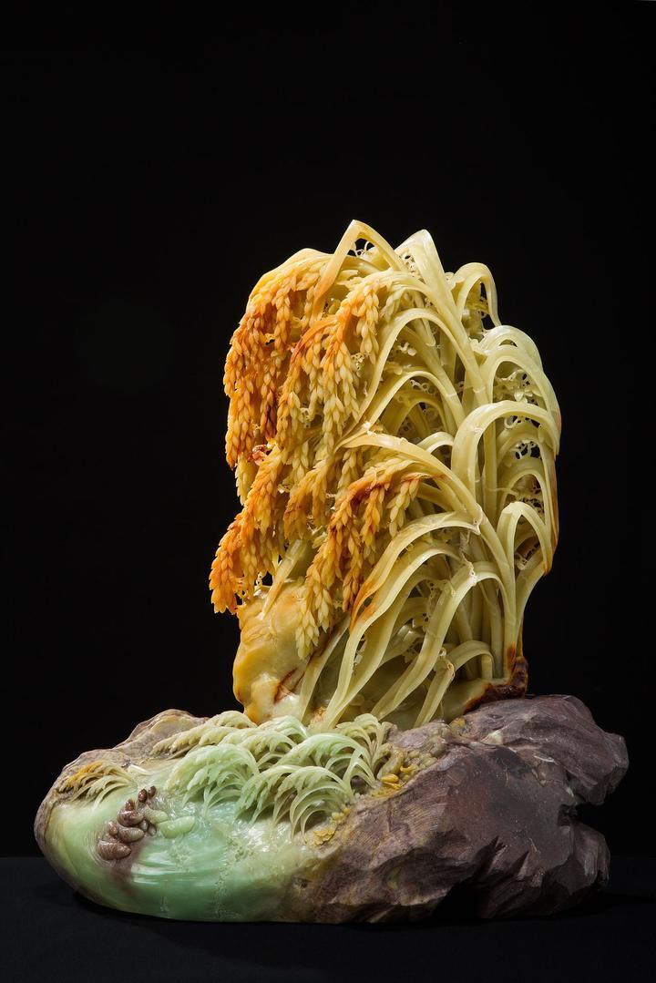 厚德载物 青田封门黄金主耀冻石春 龙蛋石万紫千红总是春 青田封门