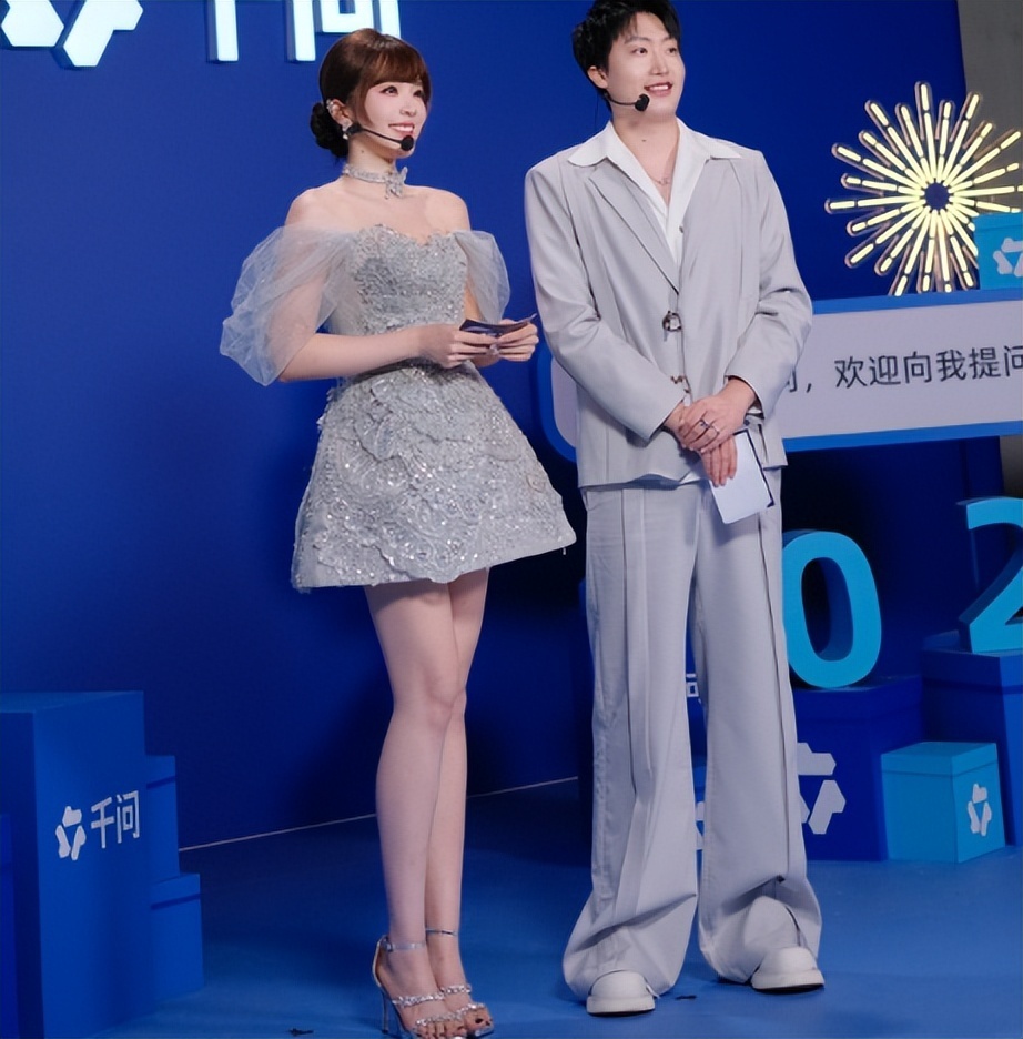管泽元,余霜跨界主持跨年,夫妻合力,为lpl争光