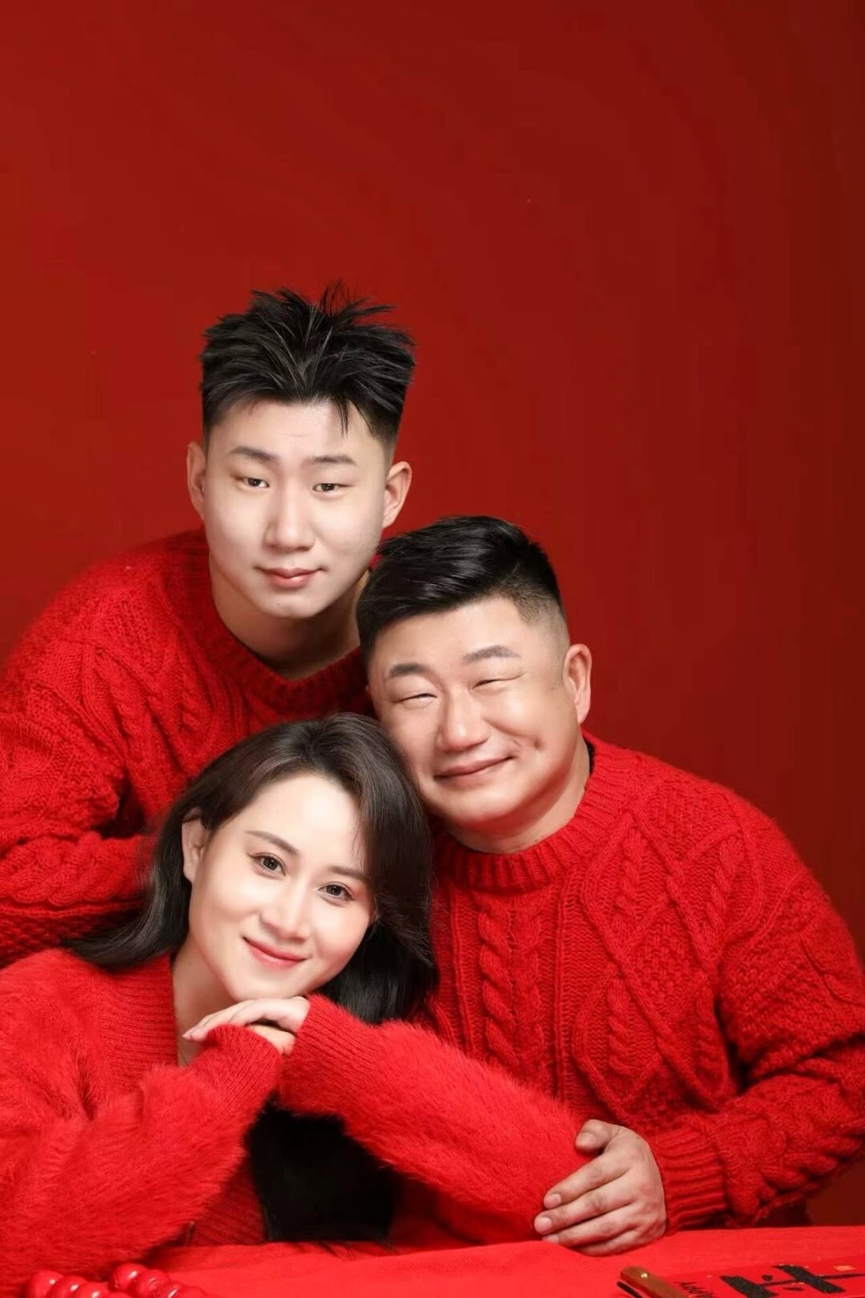 赵本山徒弟董三毛官宣与小8岁娇妻再婚,前妻刘丹晒美照心情好