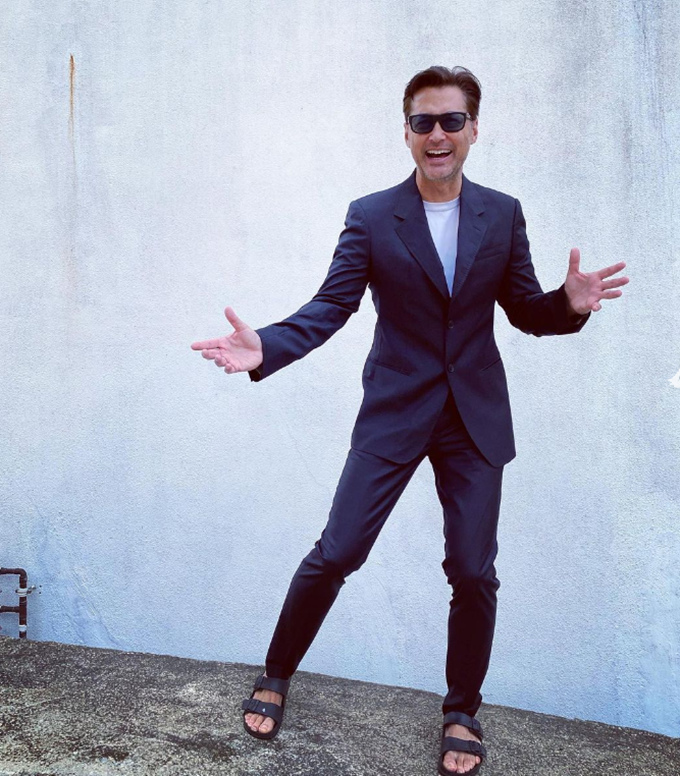 王敏德3兄弟近照曝光!大哥肚腩抢镜三弟满头白发,二哥仍有型-腾讯新闻