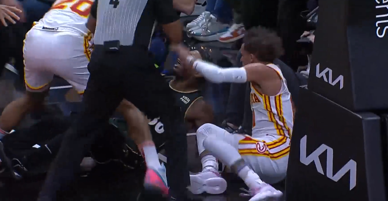 nba冲突:斯玛特和特雷-杨抱摔双双吃t 绿军悍将还被驱逐离场_腾讯新闻