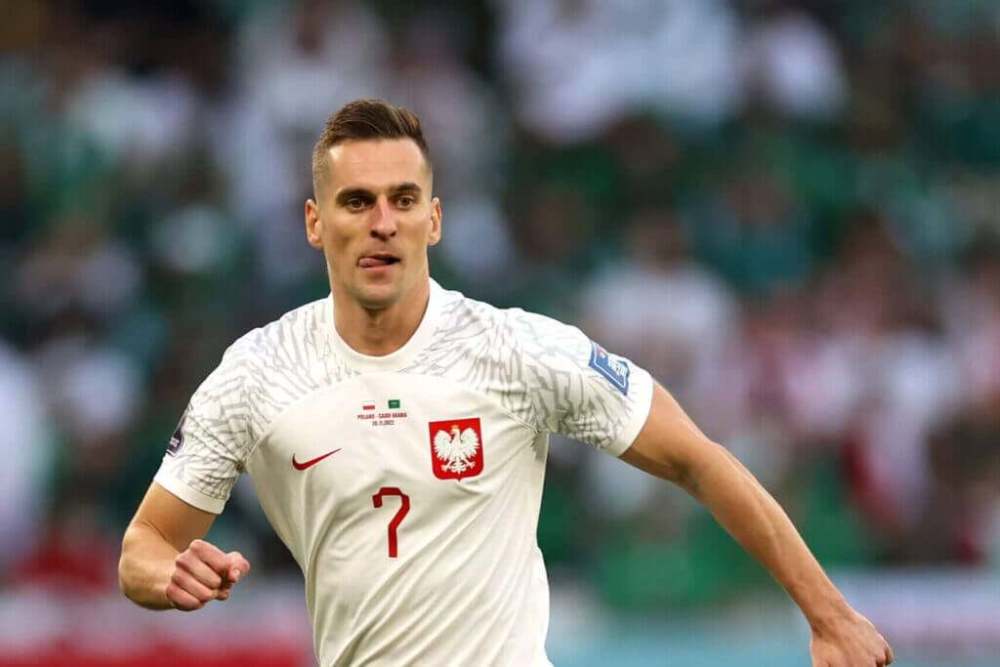 颜值世界杯:波兰神锋米利克优雅帅气 超模女友事业有成_腾讯新闻