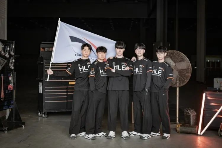 knight开局见369亮弱爆质问：什么情况？主持Sjokz：因心理健康问题缺席LEC夏季赛；LCK薪资曝光：Faker独一档_腾讯新闻