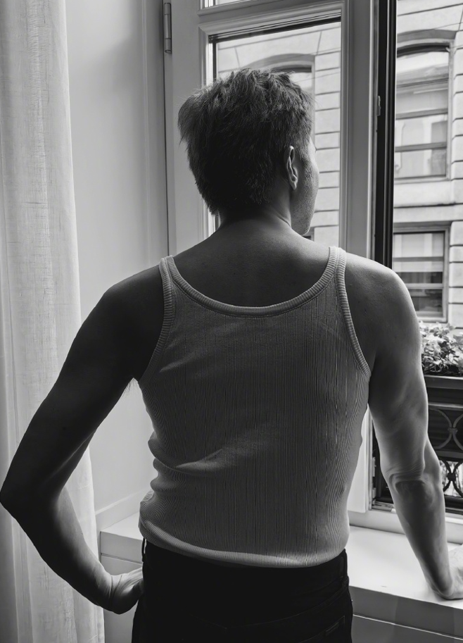 袁咏仪夫妇逛爱马仕,52岁白发张智霖被p成童颜,网友:又老又年轻