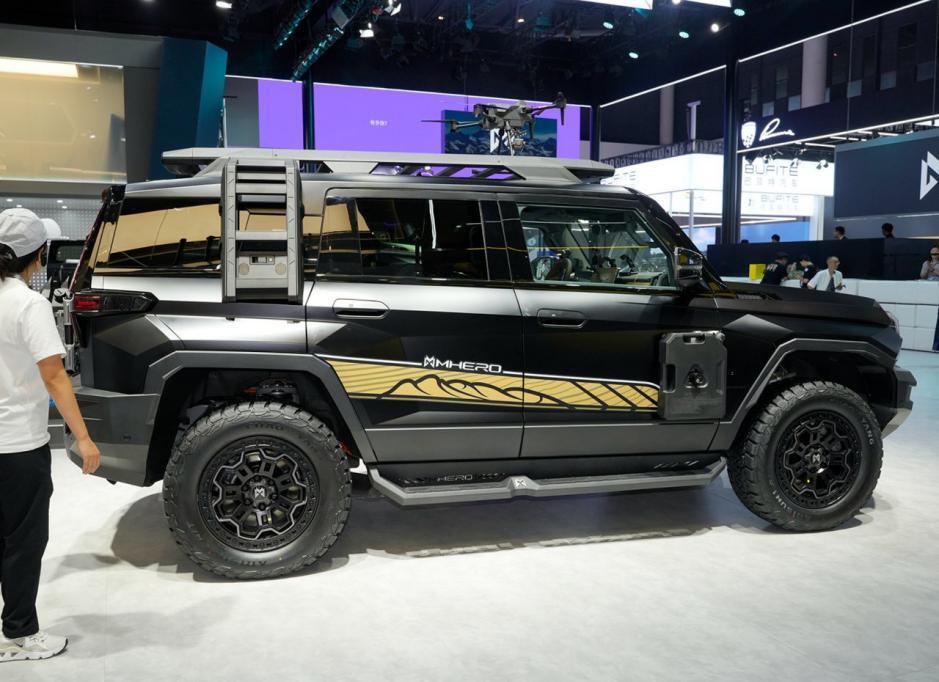 严格来说,猛士917是对标比亚迪仰望的,但价格至少低了20万_腾讯新闻