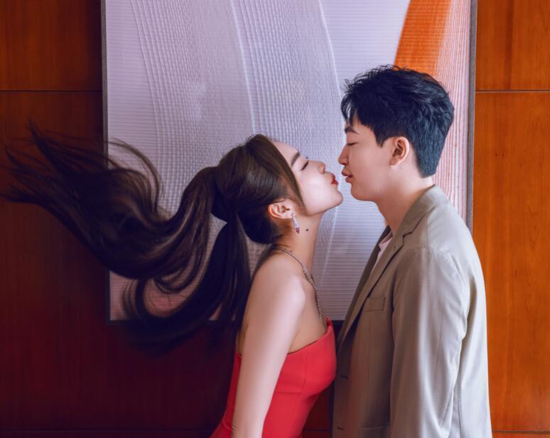 周淑怡参加管泽元婚礼,穿着被吐槽太土,彻底放弃自己了?_腾讯新闻