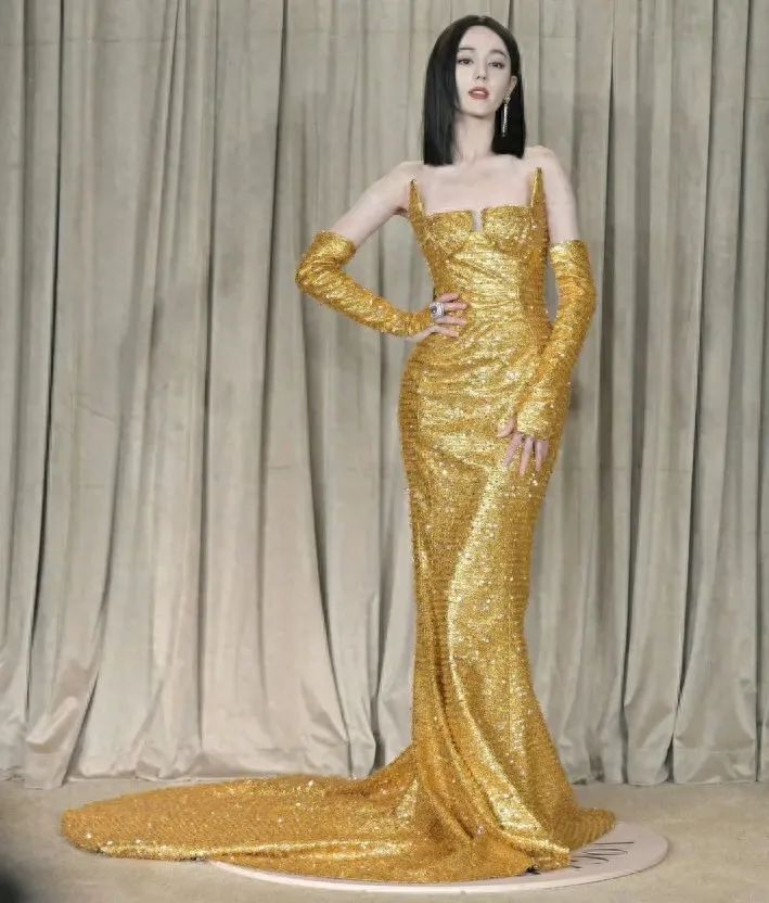 是内娱女星里公认的"天花板"存在,特别是每次的红毯造型都能艳压群芳