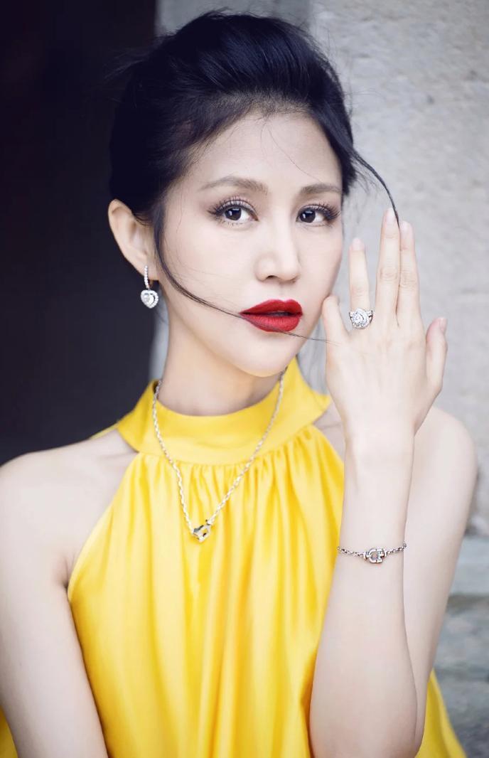 陆毅为老婆定制专属钻戒,鲍蕾感动发长文表白,高调"撒糖"超甜_腾讯