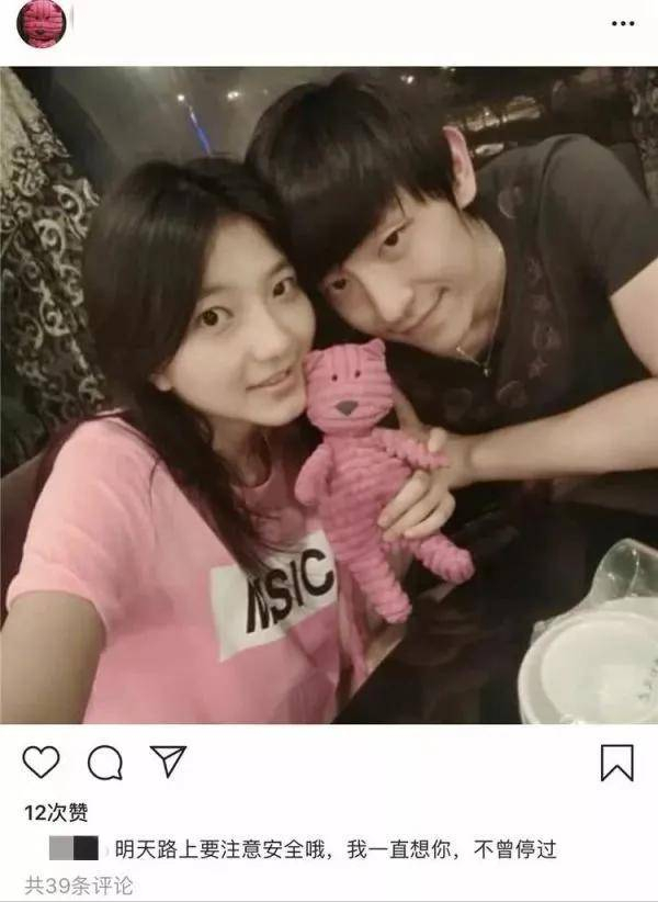 邓伦的第三个前女友则是演员周楚楚,周楚楚比邓伦大6岁,女方曾公开晒