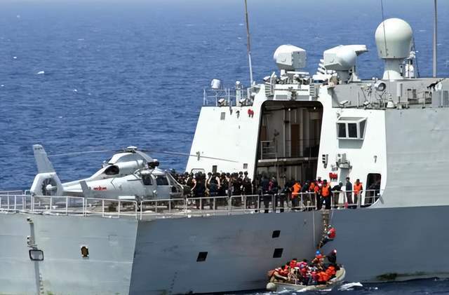 054a型护卫舰现已服役31艘海试和接舰12艘将形成43艘的规模