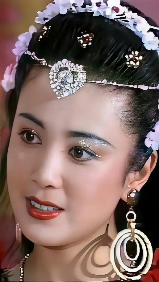 娱乐圈中有很多少数民族美女,其中就包括回族,她们长相灵动,气质出众