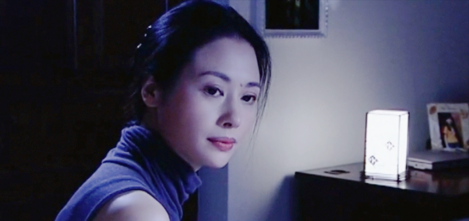 比如《危情杜鹃》中的柳湘嫒,这是一部当代女性剧,换上现代装的邓英