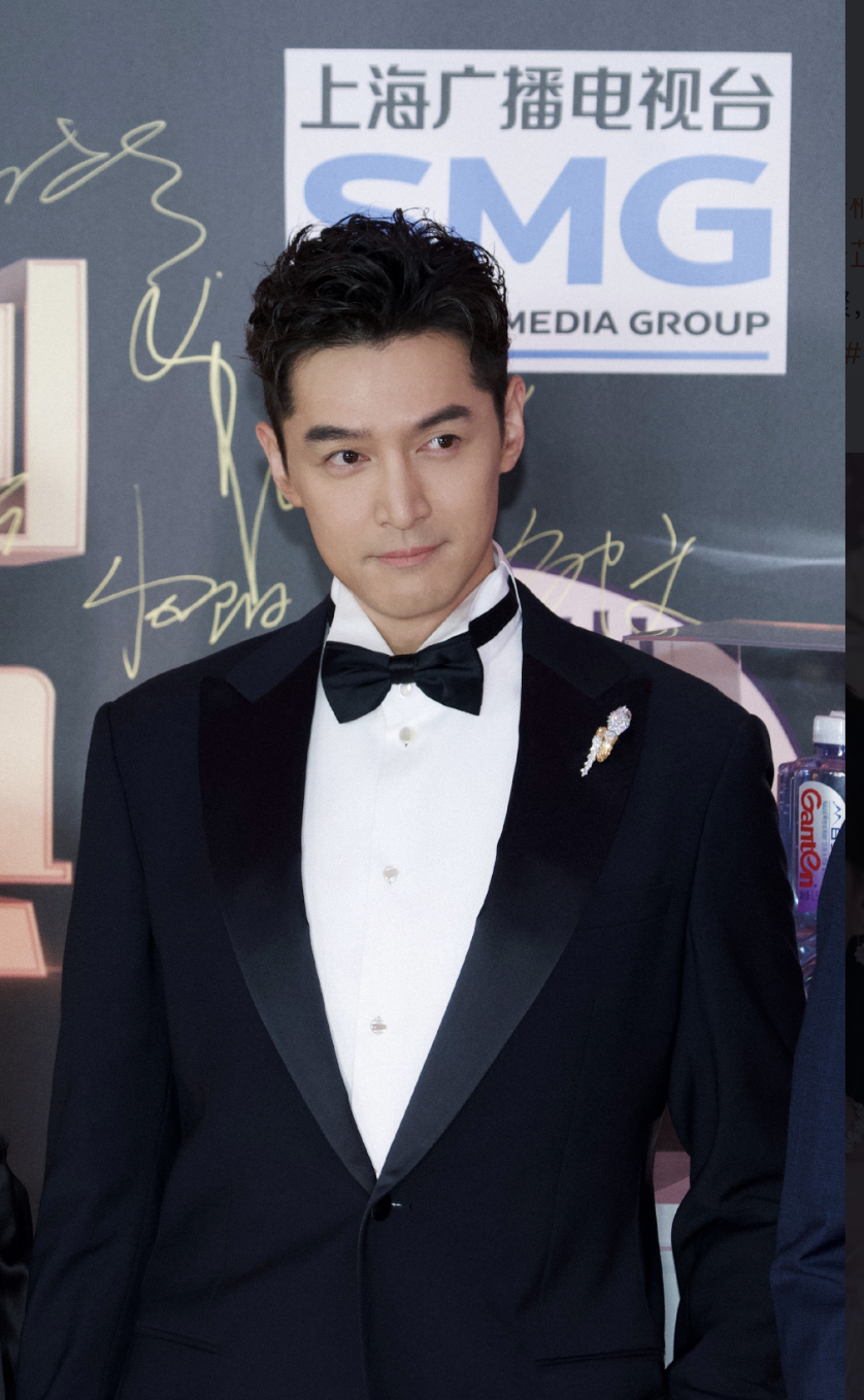 座位安排暴露演员咖位:胡歌周迅坐中心位,第一排仅两位小鲜肉_腾讯