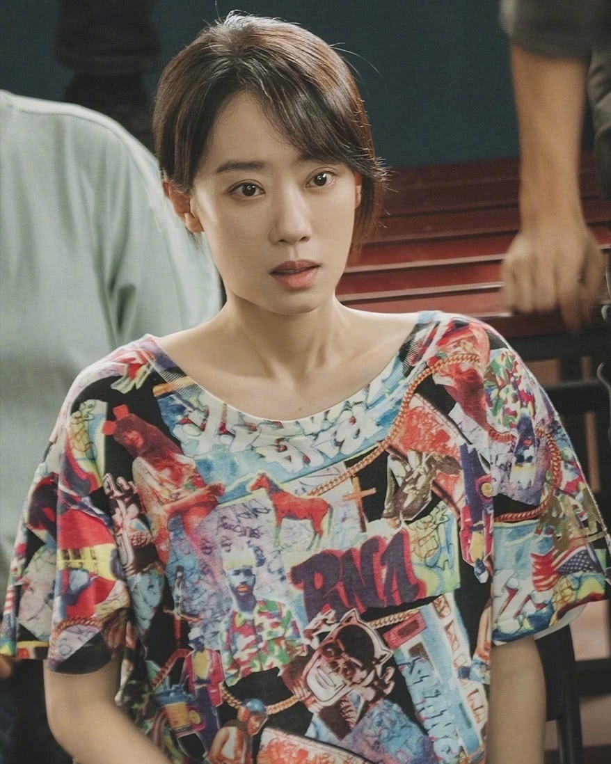 《热辣滚烫》:同样演"贾玲"妹妹,杨紫,张小斐却演出不一样的味道_腾讯