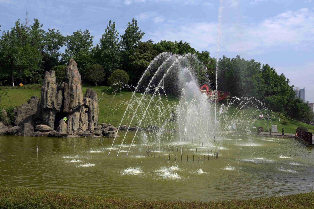 重庆巴南龙洲湾公园深受游客欢迎