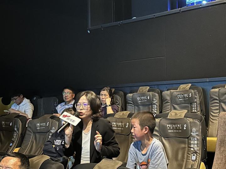 观影团|万玛才旦《雪豹》因何动人?10岁的他安静看完_腾讯新闻