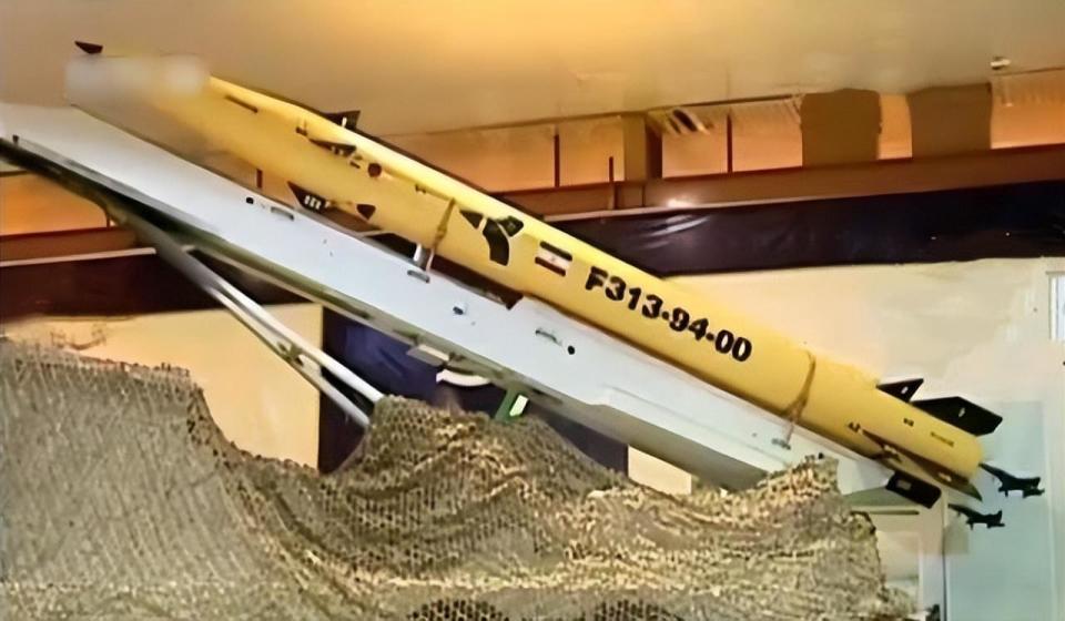 (俄罗斯很可能会引进伊朗的"征服者-313"型弹道导弹)由此可见,朝鲜和