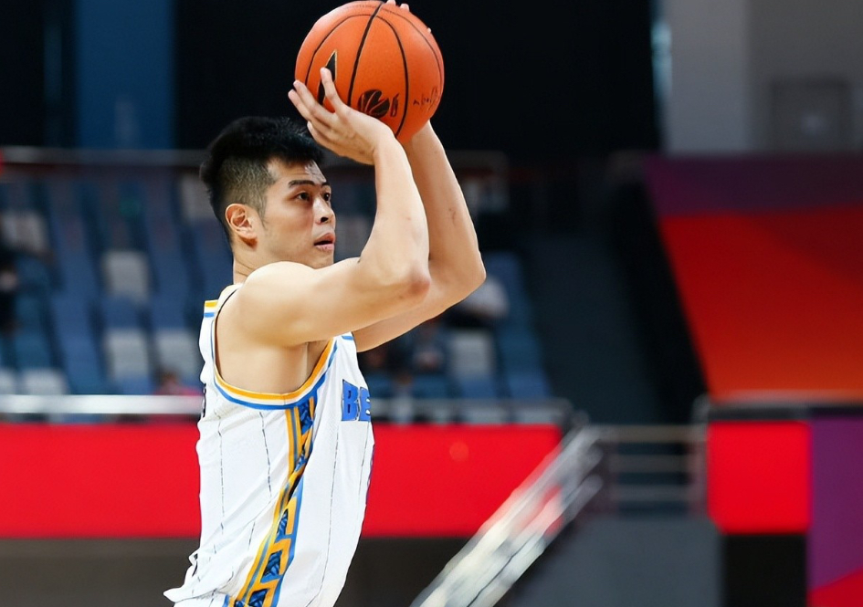 谁说我不行方硕得分篮板全队最高三分极为精准他不想离队