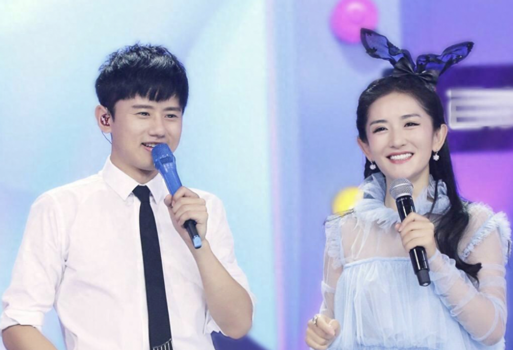 谢娜张杰又秀恩爱,十二年丝婚爱情坚韧,搂肩抛媚眼很甜蜜_腾讯新闻