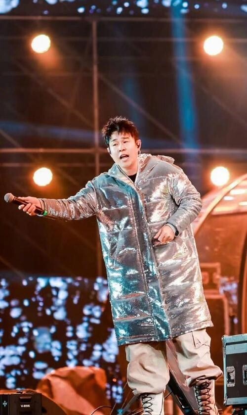 小沈阳2024年巡回演唱会,刀郎率先发文力挺_腾讯新闻