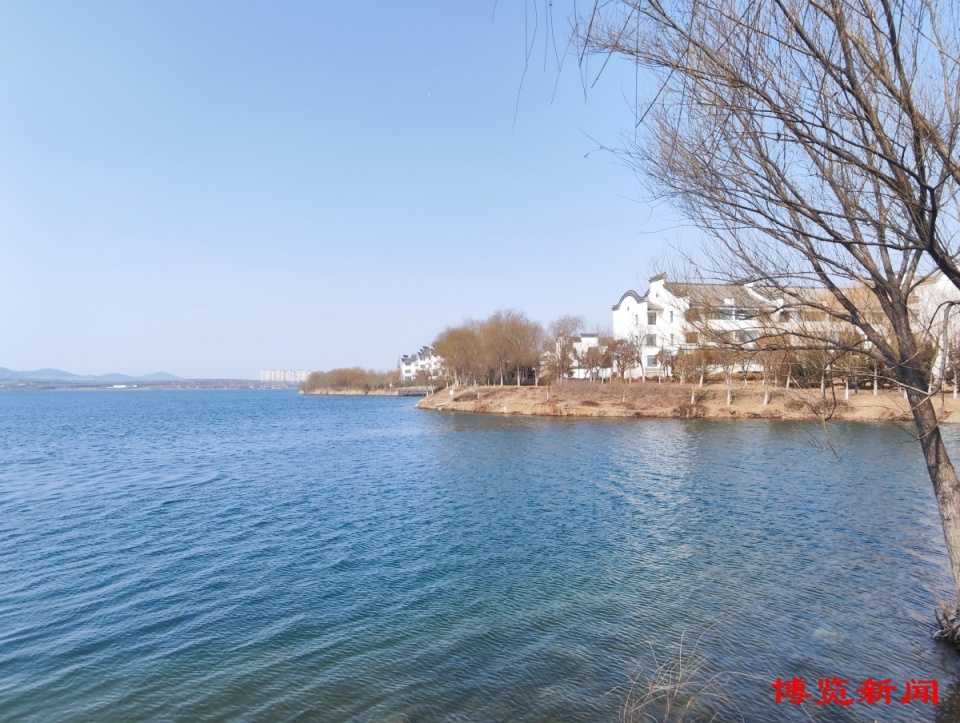博览组图丨淄博文昌湖春来湖水绿如蓝