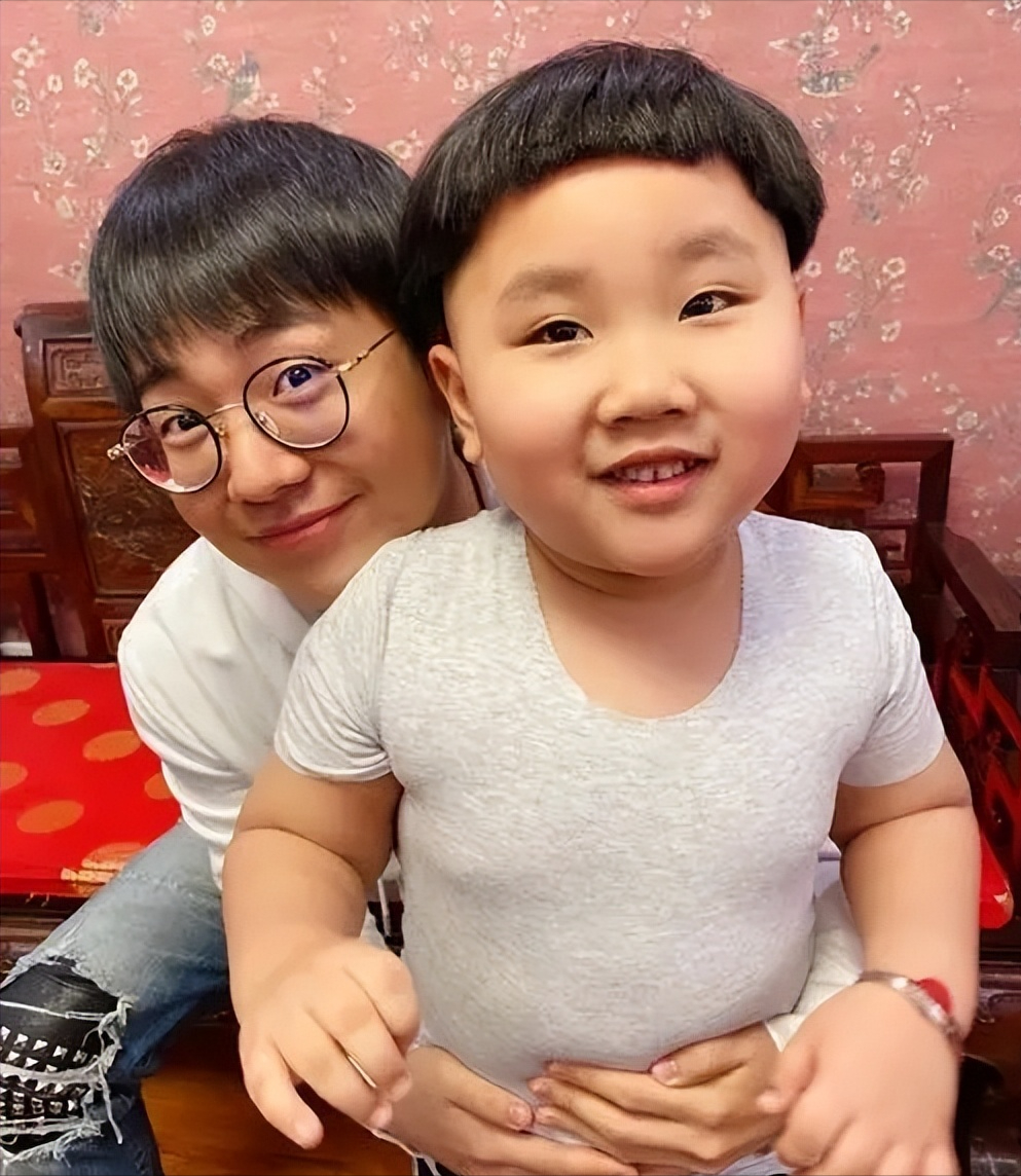 对大儿子郭麒麟不好,偏心小儿子郭汾瑒?51岁郭德纲回应了_腾讯新闻