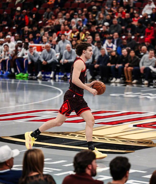 替补打爆尼克斯命门，吉迪32+10+9创生涯新高，公牛5连胜领跑东部