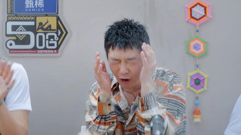 5哈到底有多抽象?把接歌玩成洗澡,易建联:来都来了,只能加入