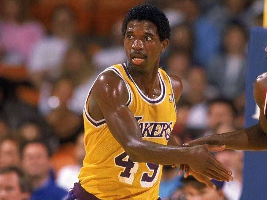 盘点nba5大名不副实的全明星:科沃尔12 4捡漏,一人10 