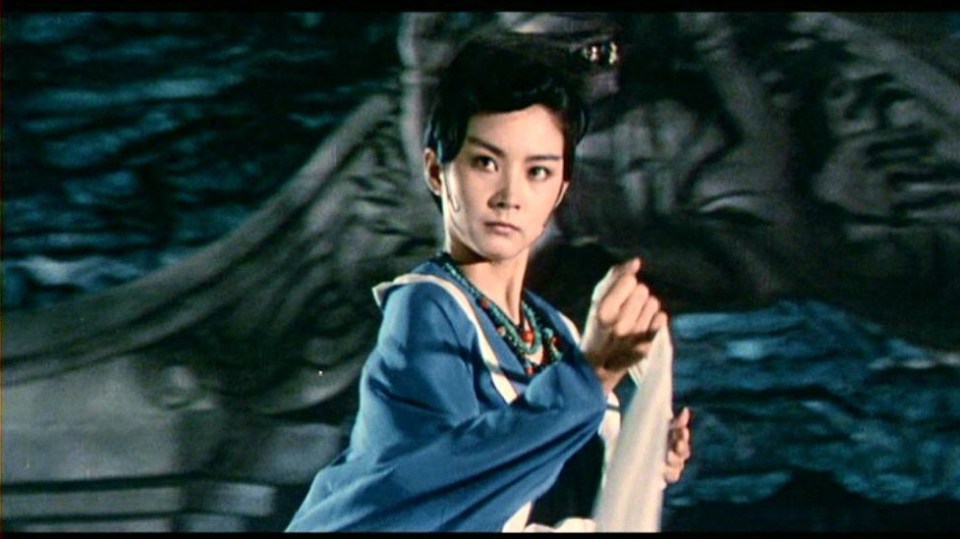 在1983年,林青霞与洪金宝,元彪,郑少秋联袂主演武侠电影《新蜀山剑侠