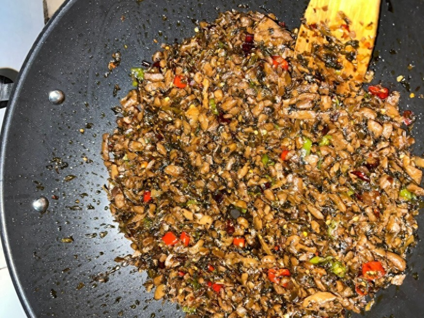 广东小姐姐每天坚持带饭，每月赚8000元能存6000，网友：活得通透