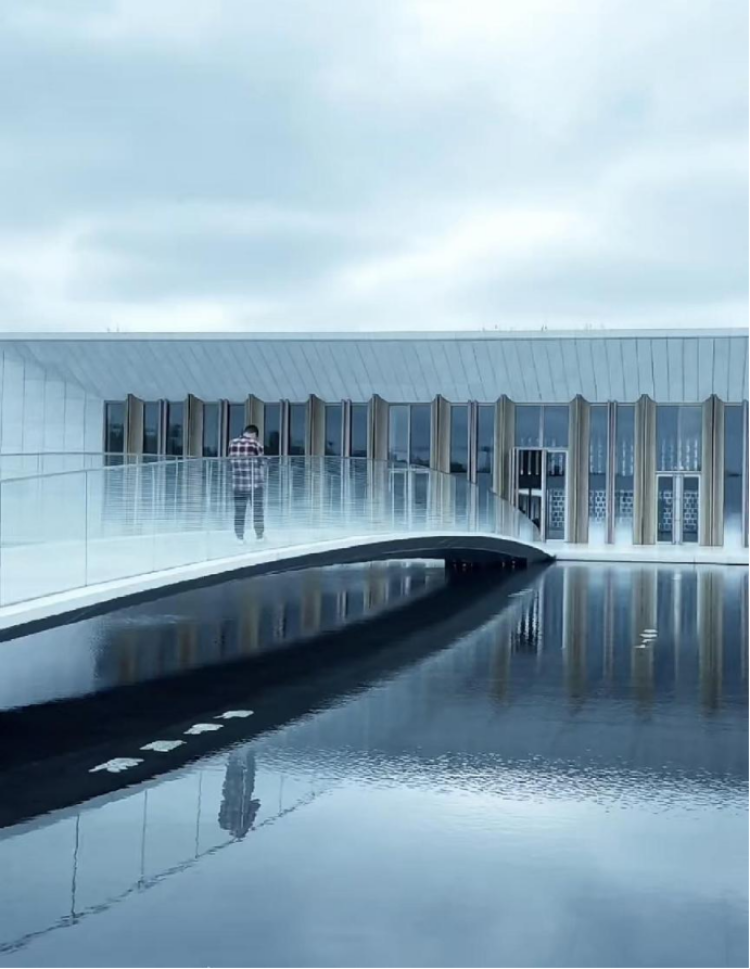 的作业一拍摄一张照片包含元素的镜子;作业二拍摄一张突变构图的照片