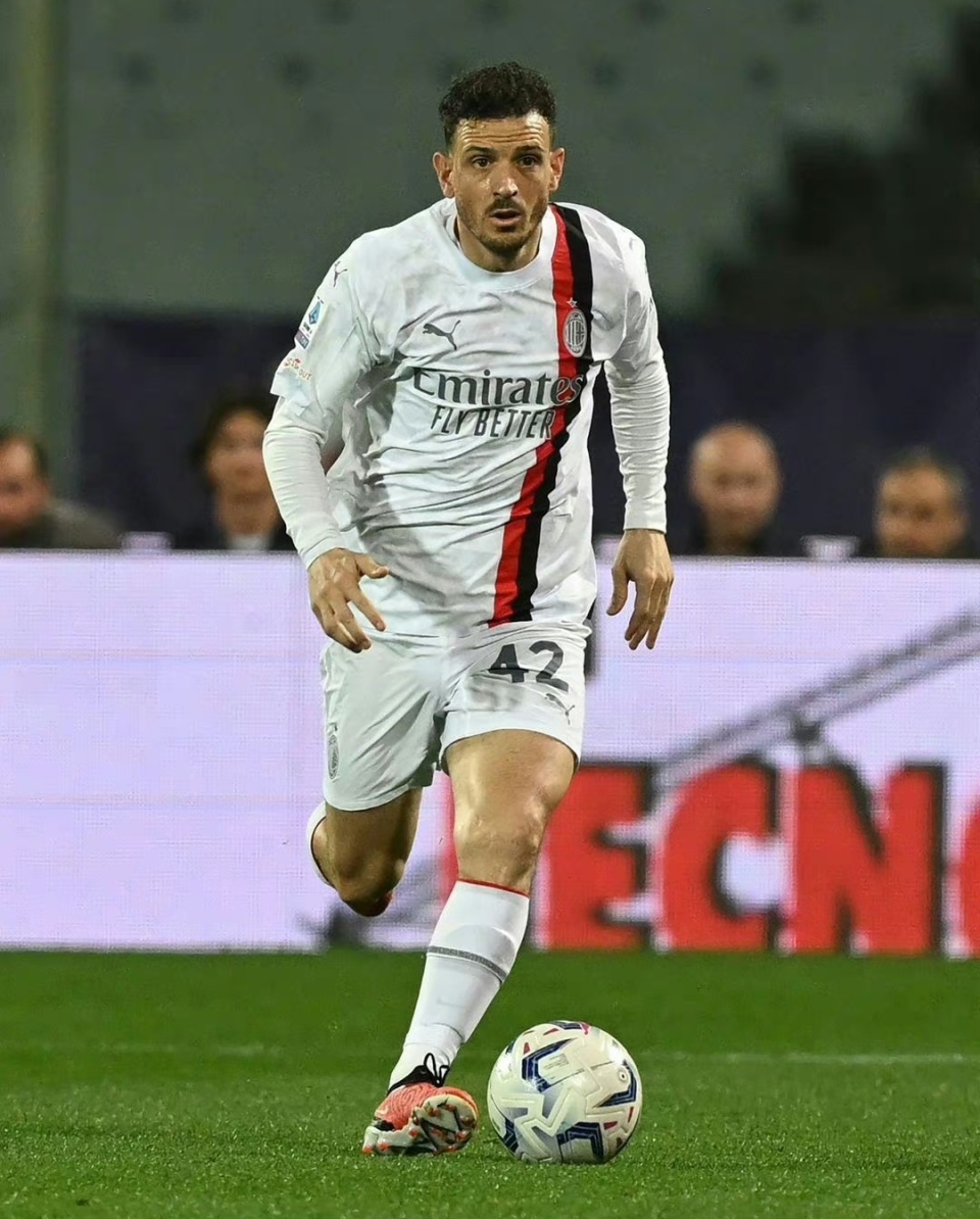 队长危!ac米兰右后卫扶正卡卢卢,后防线夏窗或出3进1