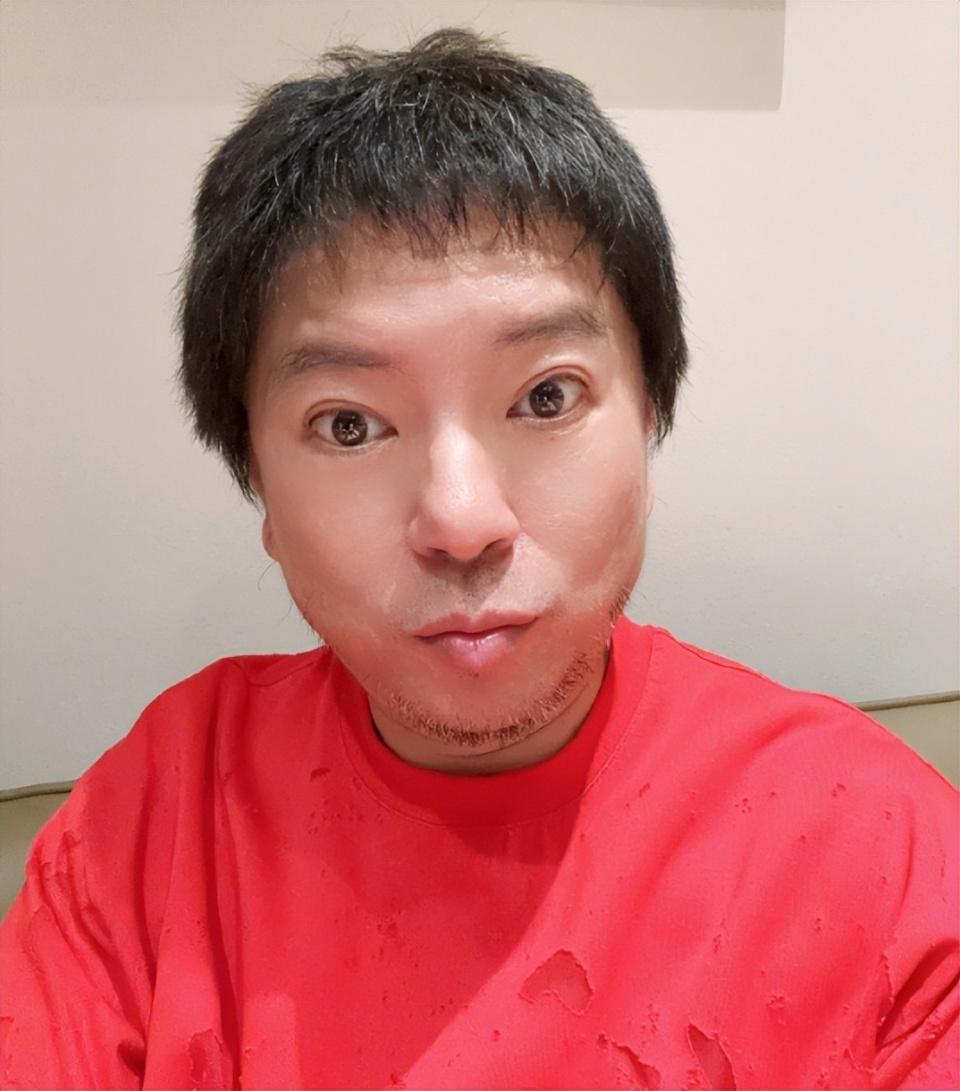 高晓松发跨年文案自曝一年步行1565公里!