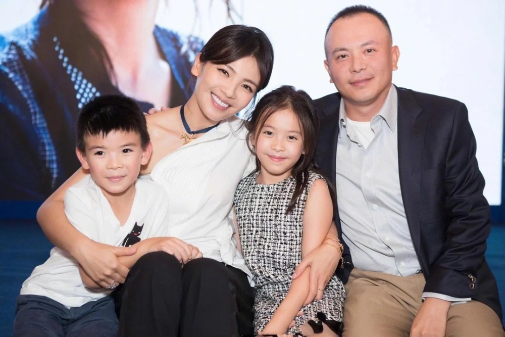 刘涛私生女风波升级!孩子相关细节曝光,男方是广东富商_腾讯新闻