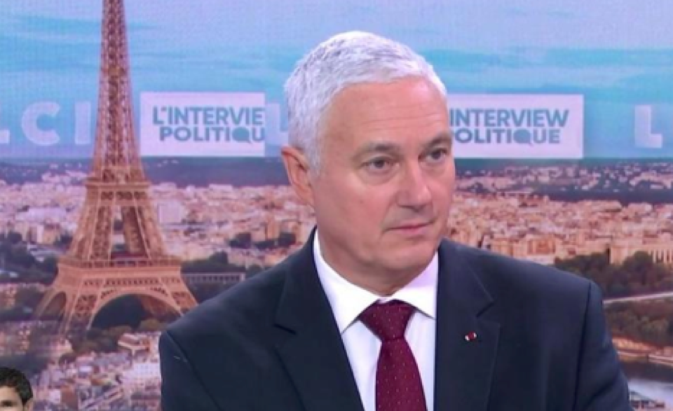 政治白痴法国前军官口出狂言建议把莫斯科阅兵式当袭击目标