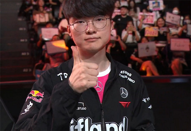 s赛夺冠后faker“出尔反尔”？说好的皮肤突然被换，玩家全都上当了_腾讯新闻