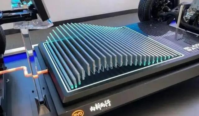 一直以来都是采用自家生产的电池组,而此次选择采用比亚迪电池组,意味