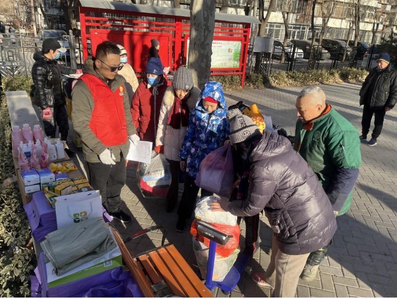 朝阳区香河园街道开展旧衣置换日活动