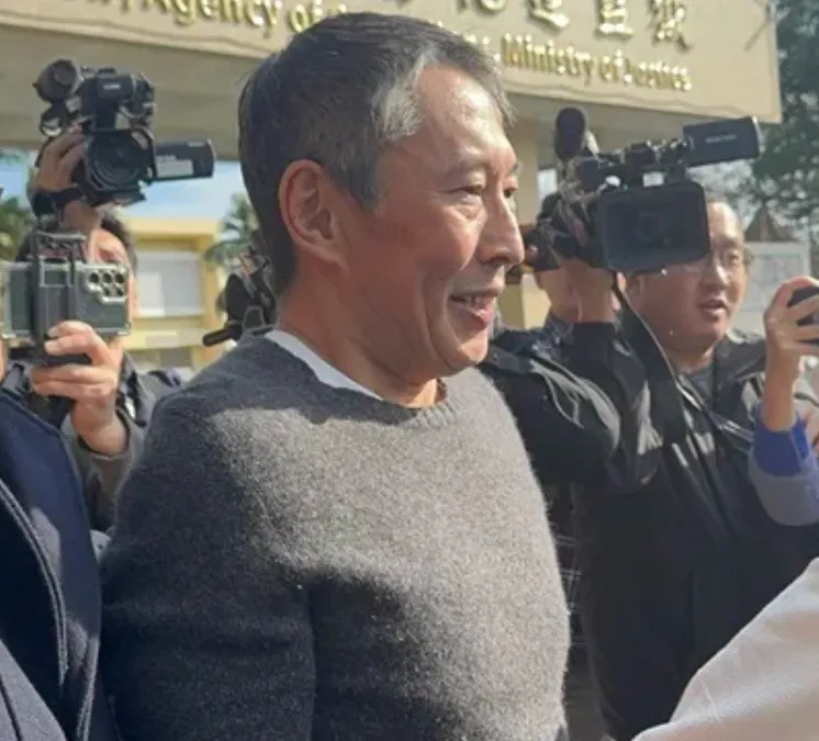 性侵员工被判4年，导演钮承泽出狱不戴电子脚镣，网友担心再犯_腾讯新闻