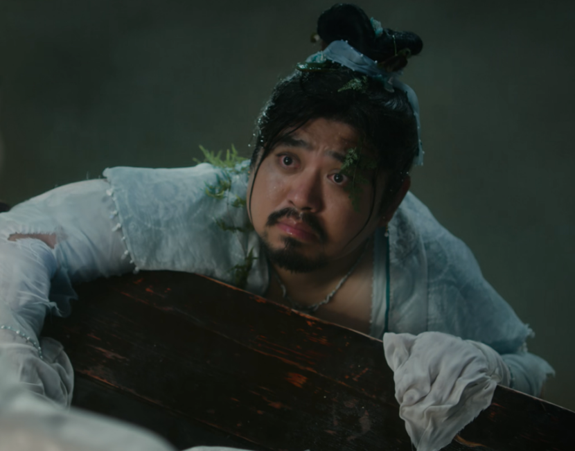 如牛,偏偏还要演出小女儿家的娇羞,不捧腹大笑都对不起王成思的"牺牲"