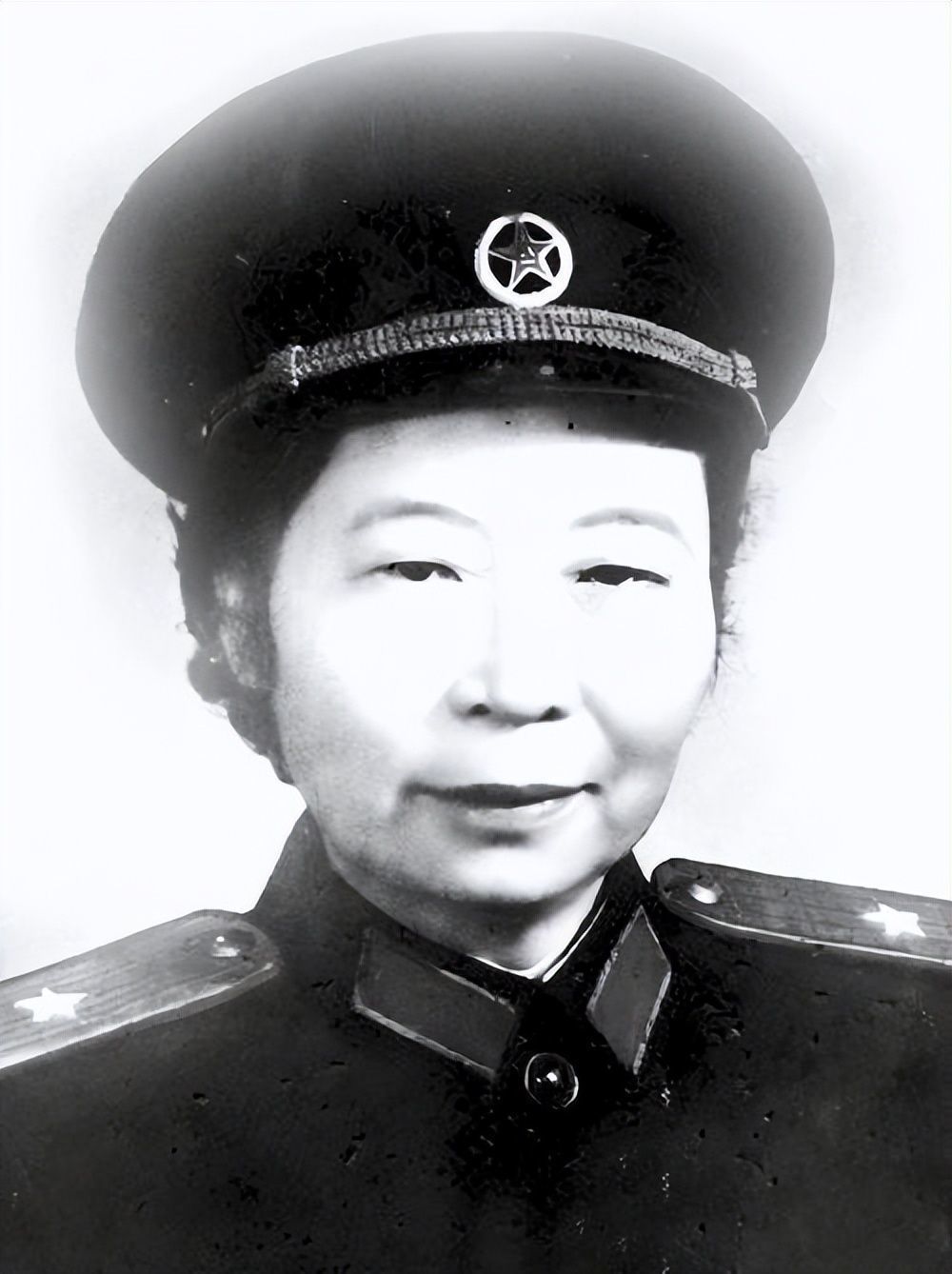 李贞:新中国首位女将军,一生3次婚姻,终身未育却有20多个孩子_腾讯