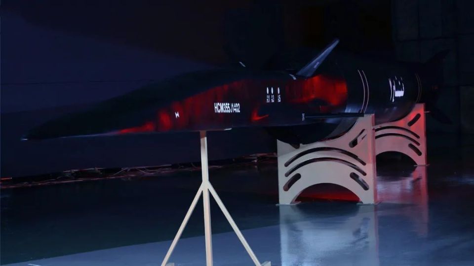 伊朗版"东风-17"亮相,采用乘波体构型,400秒打到以色列首都?_腾讯新闻